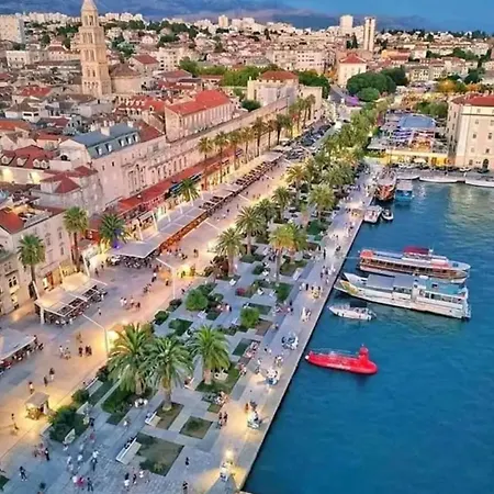 Spacious Center דירה *