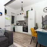Spacious Center 아파트 *