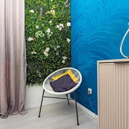 Spacious Center * Split